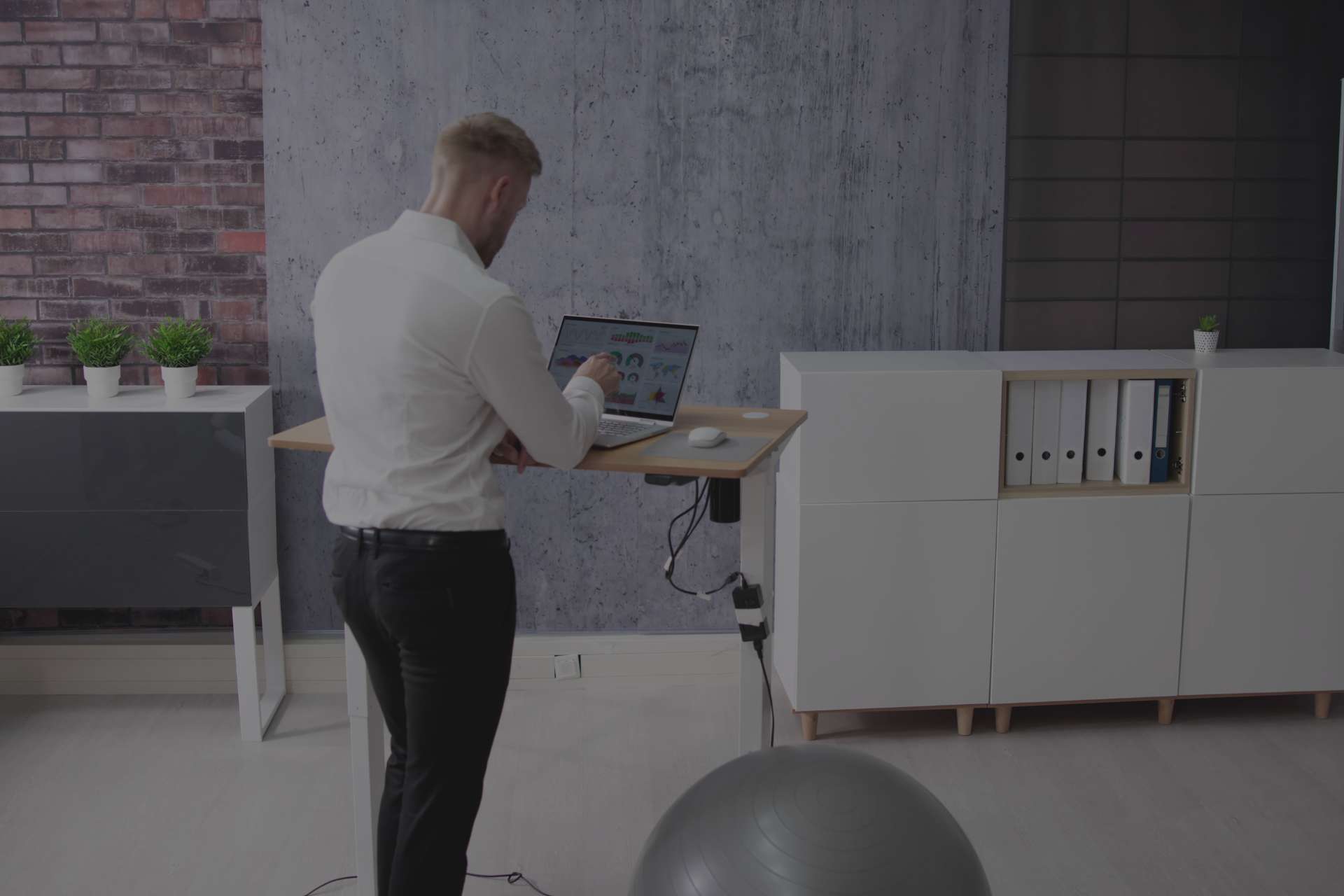 Standing Desks: Are They Worth The Hype?