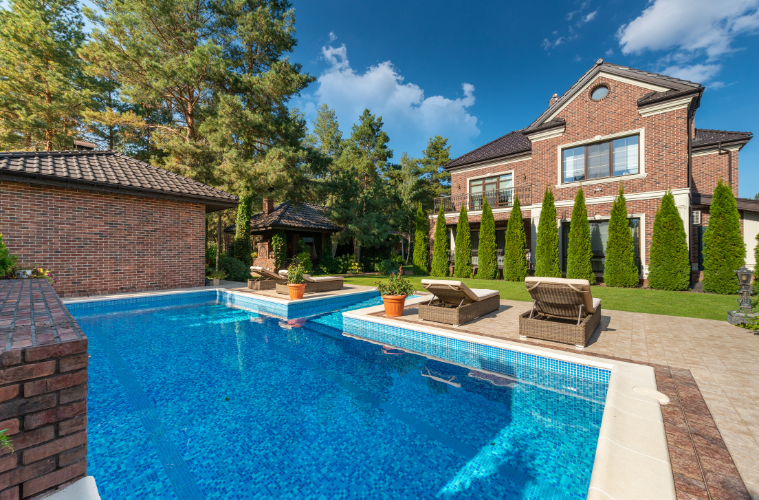Saltwater vs. Chlorine for Concrete Pools: Which Is Better?